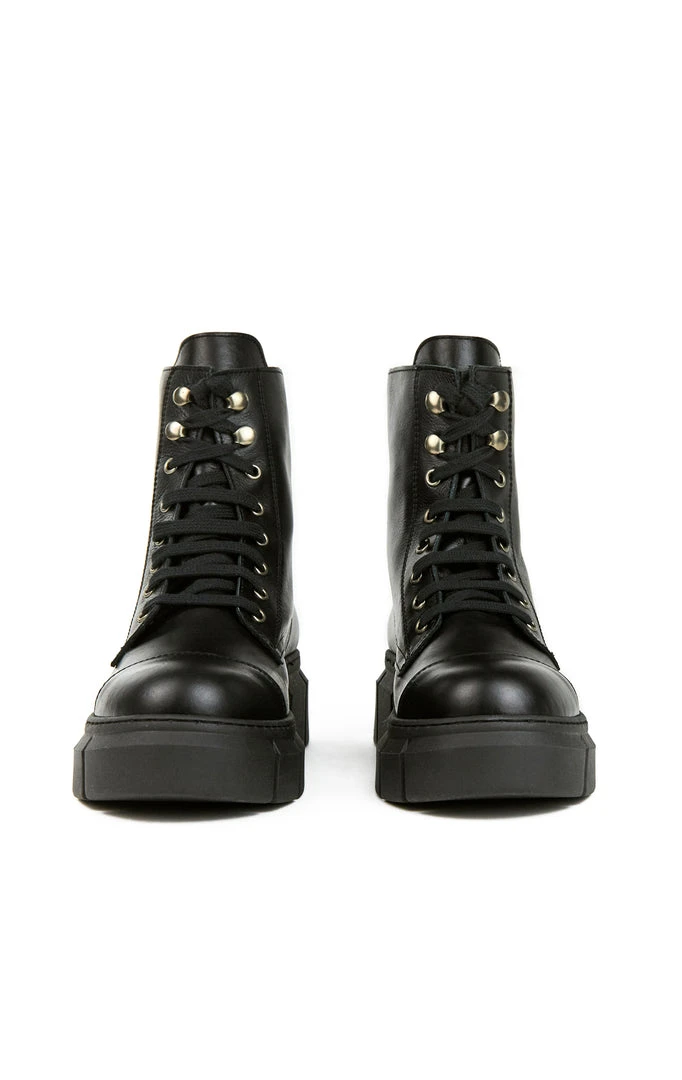 SALE STEVE MADDEN DANUBE BOOT 5 SALE STEVE MADDEN DANUBE BOOT