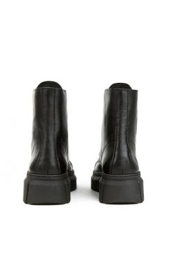SALE STEVE MADDEN DANUBE BOOT 9 SALE STEVE MADDEN DANUBE BOOT