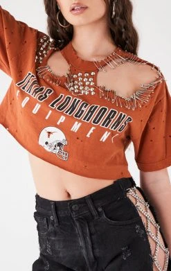 FURST OF A KIND VINTAGE PINS VINTAGE CUT OUT PIN AND STUD CROPPED TEE